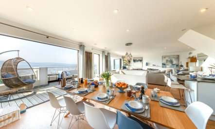 5 Bed in Aberdovey 1