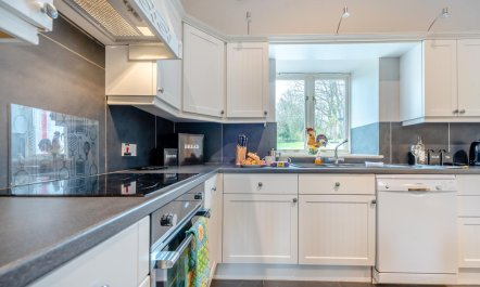 3 Bed in Freshwater East 9