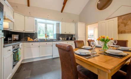 3 Bed in Freshwater East 8