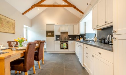 3 Bed in Freshwater East 6