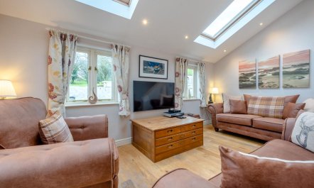 3 Bed in Freshwater East 1