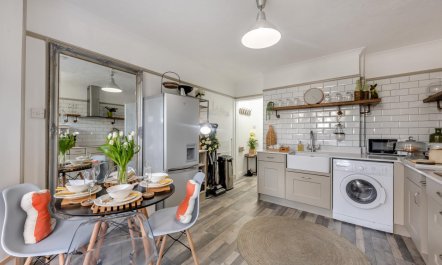 2 Bed in Horns Cross 1