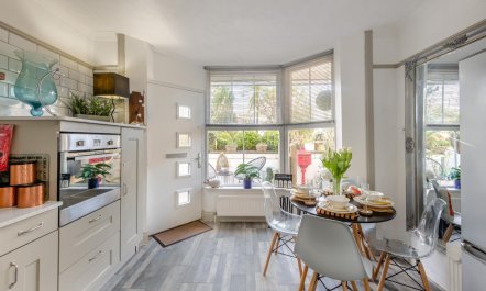 2 Bed in Horns Cross 2