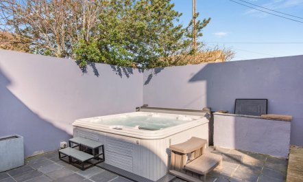 4 Bed in Pevensey Bay 3