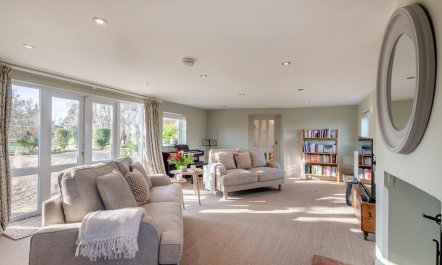 4 Bed in Hindolveston 2