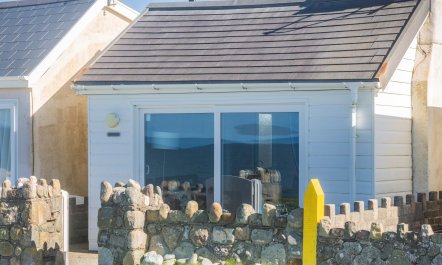 3 Bed in Aberdesach 1