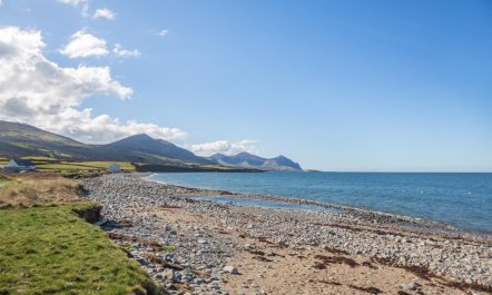 3 Bed in Aberdesach 2