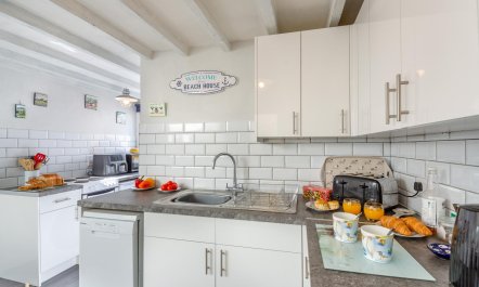 3 Bed in Aberdesach 9