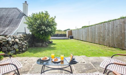 2 Bed in Llanfair 4