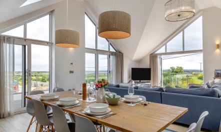 6 Bed in High Lanes 8