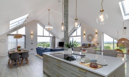 6 Bed in High Lanes 2