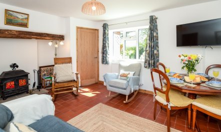 2 Bed in Neenton 2