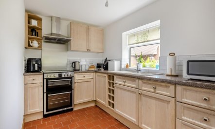 2 Bed in Neenton 3