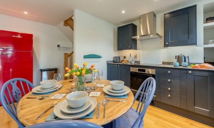 2 Bed in Little Haven 4