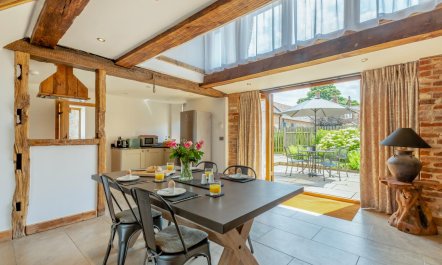 2 Bed in Lower Bodham 1