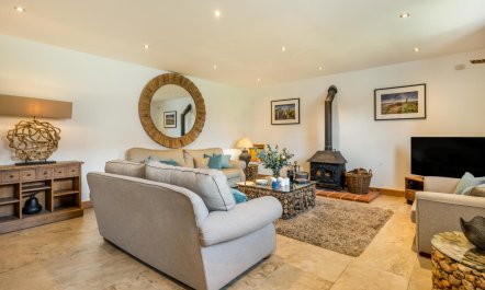 2 Bed in Lower Bodham 1