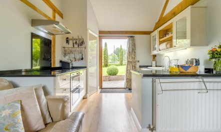 2 Bed in Little Hereford 7