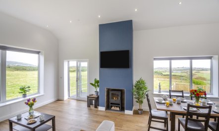 3 Bed in Penrhos Feilw 1