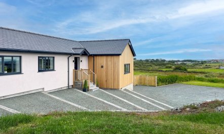 3 Bed in Penrhos Feilw