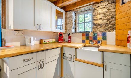 3 Bed in Llwynygroes 5