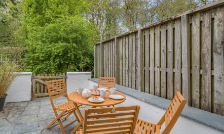 2 Bed in Water Yeat 2