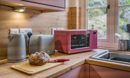 2 Bed in Water Yeat 9