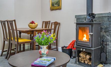 2 Bed in Water Yeat 6