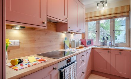 2 Bed in Water Yeat 8