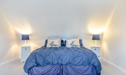 4 Bed in Holmesfield 9