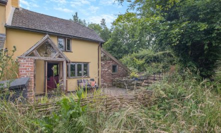 1 Bed in Llansanffraid 0