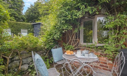 1 Bed in Llansanffraid 6