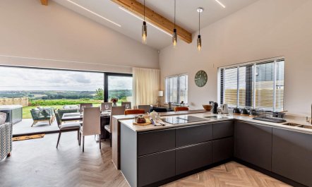 4 Bed in Littleham 2