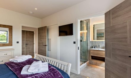 4 Bed in Littleham 9