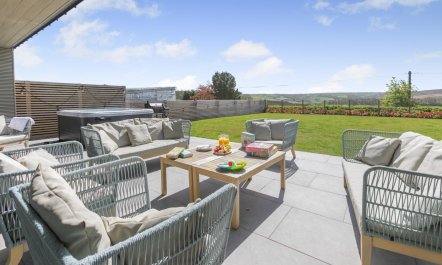 4 Bed in Littleham 1