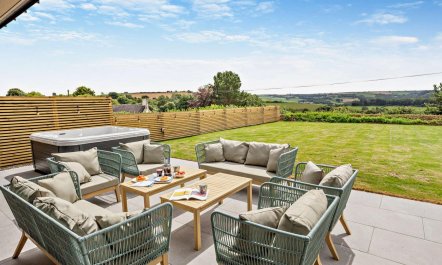 4 Bed in Littleham 1