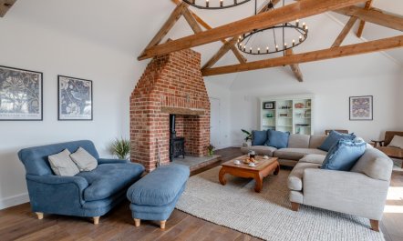4 Bed in Alderford 1