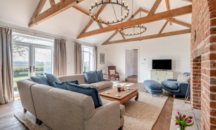 4 Bed in Alderford 2