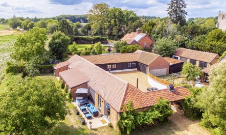 4 Bed in Alderford 1