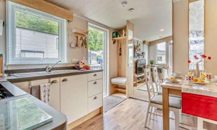 2 Bed in Gilfachrheda 8