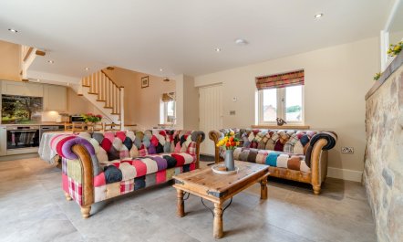 2 Bed in Melbourne 3