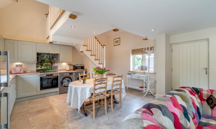 2 Bed in Melbourne 5