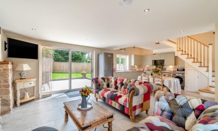 2 Bed in Melbourne 4