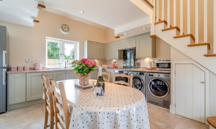 2 Bed in Melbourne 8