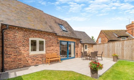 2 Bed in Melbourne 1