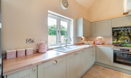 2 Bed in Melbourne 6