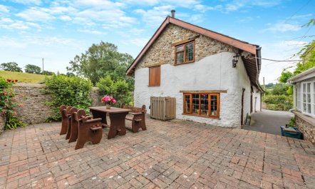 4 Bed in Colyton