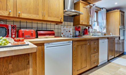 2 Bed in Pentre Bach 6