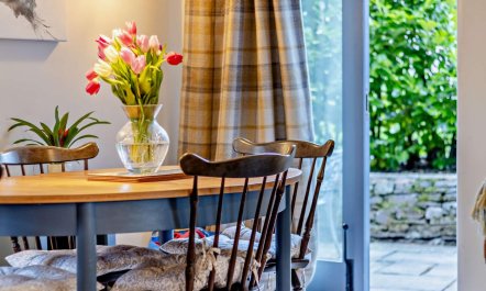 2 Bed in Pentre Bach 8