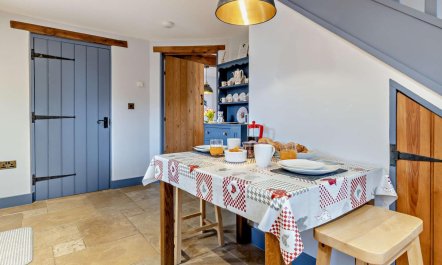 2 Bed in Pentre Bach 7