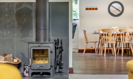 3 Bed in Two Waters Foot 9